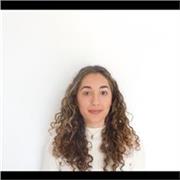 Profesora de apoyo escolar especializada en inglés para niños de primaria y de ESO. Estudiante de derecho y ciencias políticas